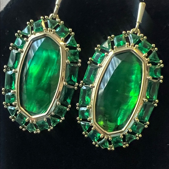 Kendra Scott Elle Gold Crystal Frame Drop Earrings in Kelly Green Illusion - Picture 3 of 3